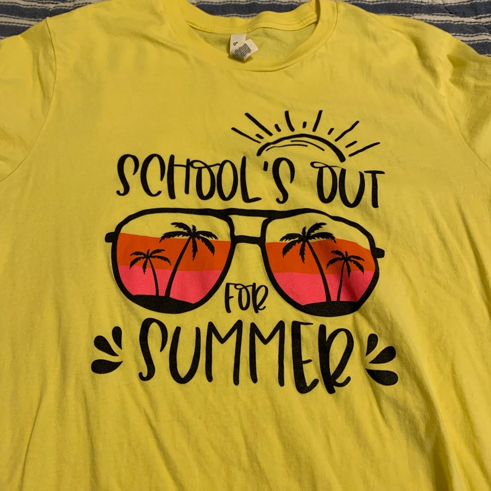 Women’s large, yellow T-shirt